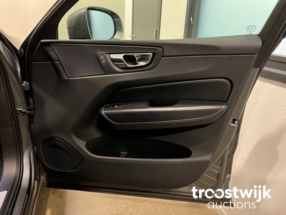 Volvo XC60 D4 AWD R-Design 190pk 2018 -Orig. NL-, SP-718-L