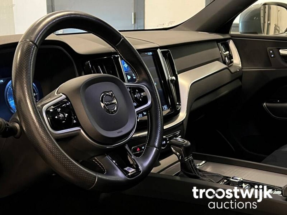 Volvo XC60 D4 AWD R-Design 190pk 2018 -Orig. NL-, SP-718-L