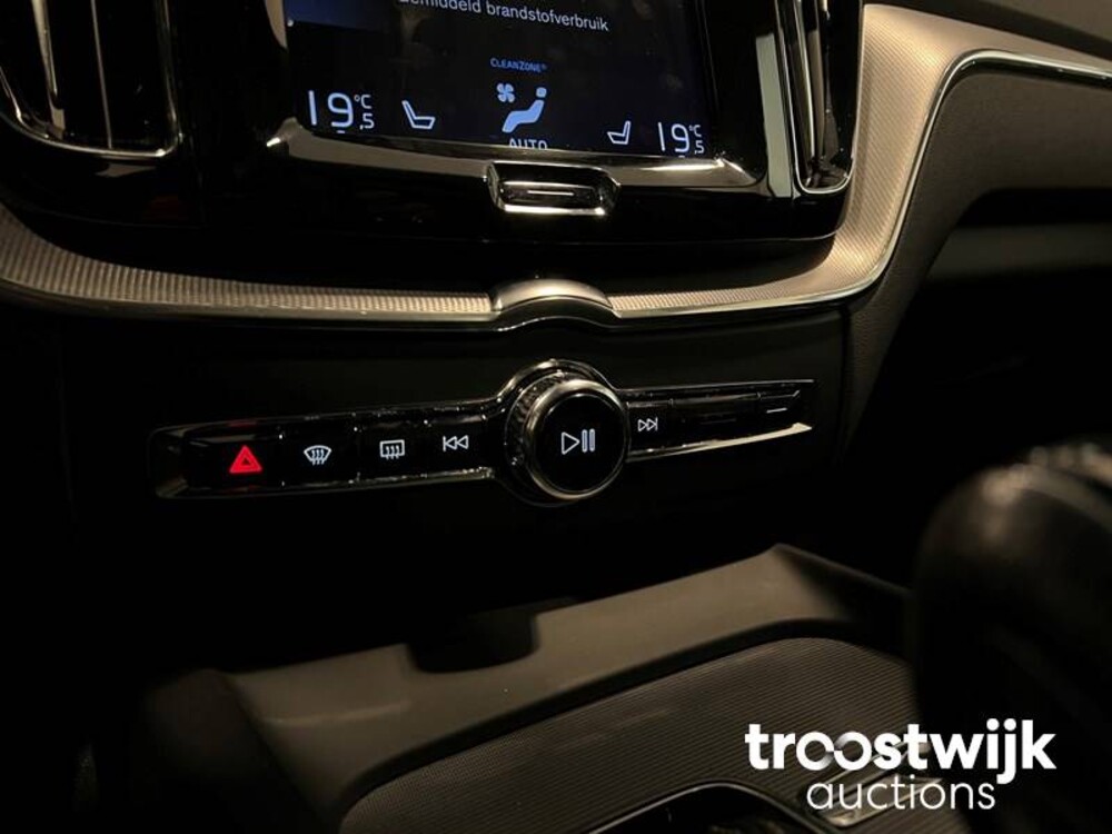 Volvo XC60 D4 AWD R-Design 190pk 2018 -Orig. NL-, SP-718-L