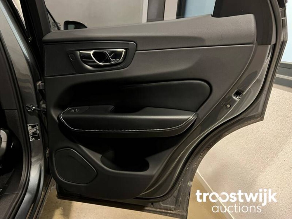 Volvo XC60 D4 AWD R-Design 190pk 2018 -Orig. NL-, SP-718-L