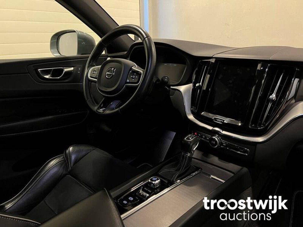 Volvo XC60 D4 AWD R-Design 190pk 2018 -Orig. NL-, SP-718-L