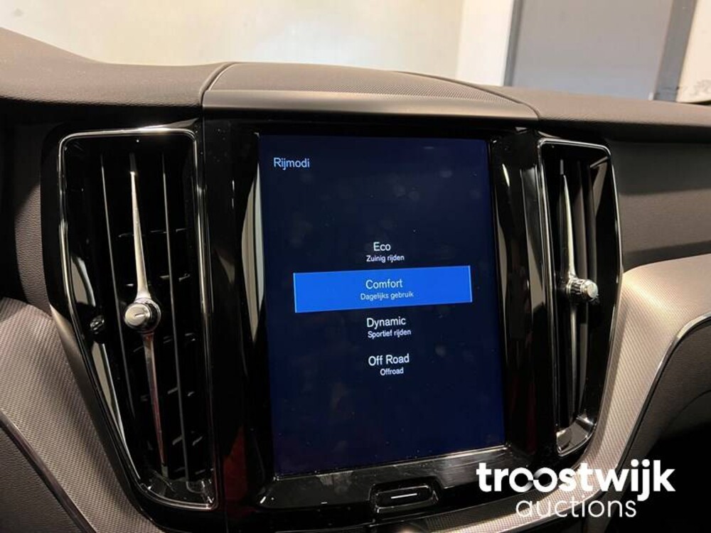 Volvo XC60 D4 AWD R-Design 190pk 2018 -Orig. NL-, SP-718-L