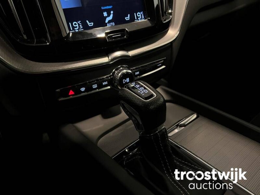 Volvo XC60 D4 AWD R-Design 190pk 2018 -Orig. NL-, SP-718-L