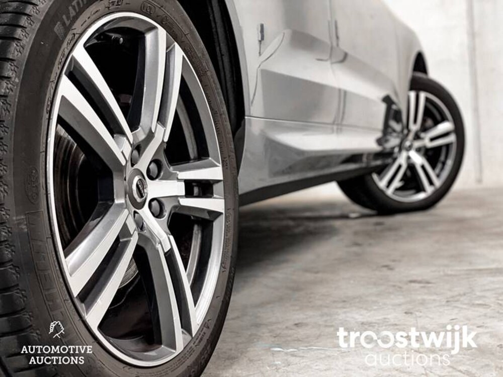 Volvo XC60 D4 AWD R-Design 190pk 2018 -Orig. NL-, SP-718-L