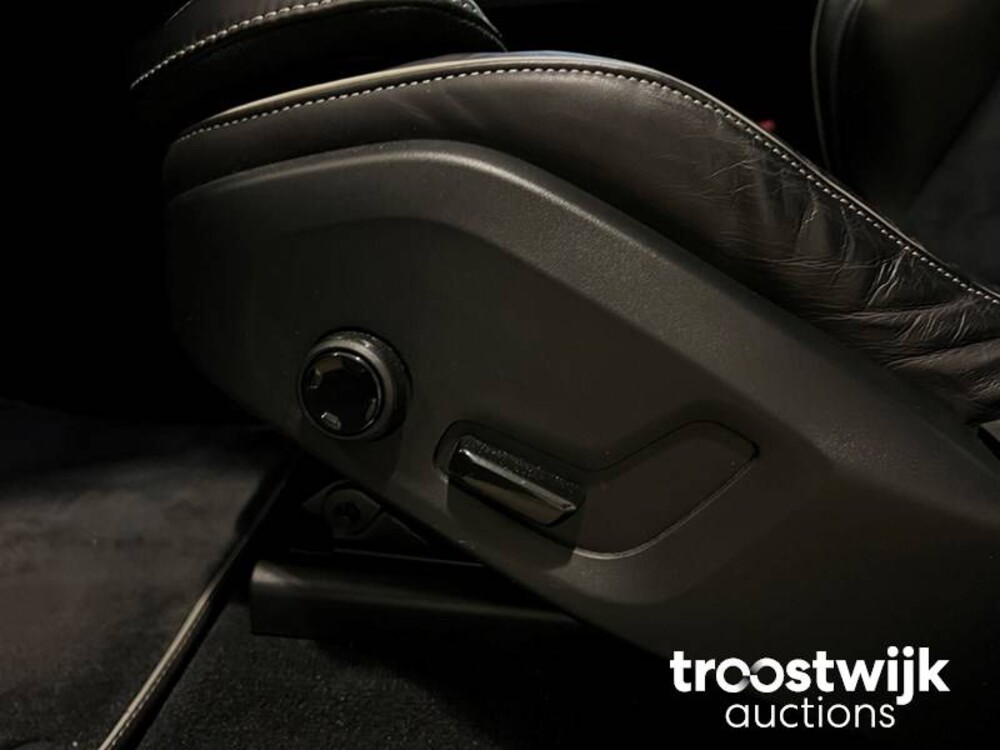 Volvo XC60 D4 AWD R-Design 190pk 2018 -Orig. NL-, SP-718-L