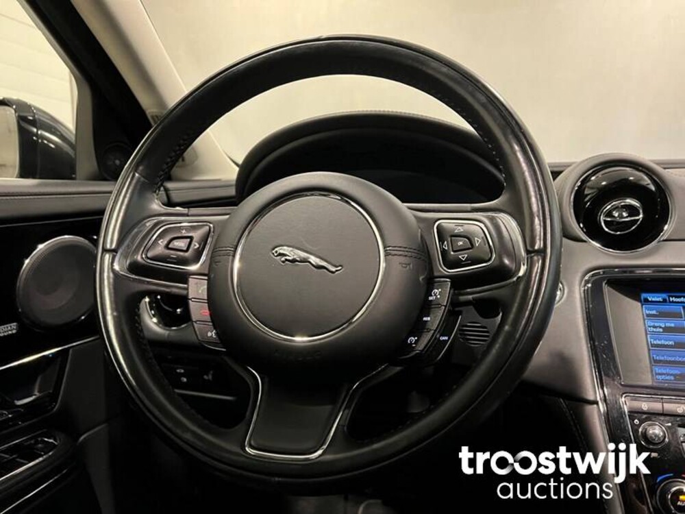 Jaguar XJ Premium Luxury 2.0 241pk 2013 -Orig. NL-, 7-KBN-78