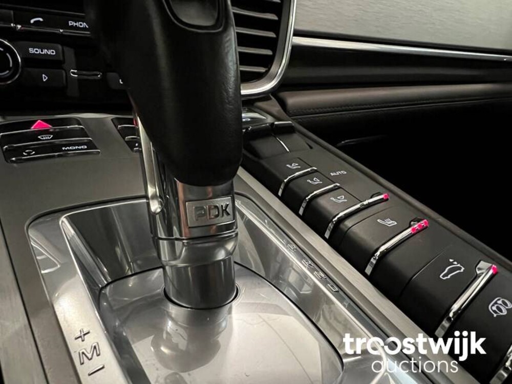 Porsche Panamera Turbo 4.8 SportChrono 500pk 2010 -Orig. NL-, 72-KXN-4