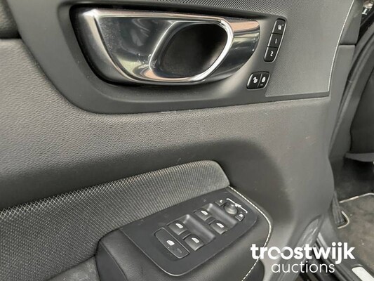 Volvo XC60 T8 R-Design 390pk 2021 -Fabrieksgarantie-