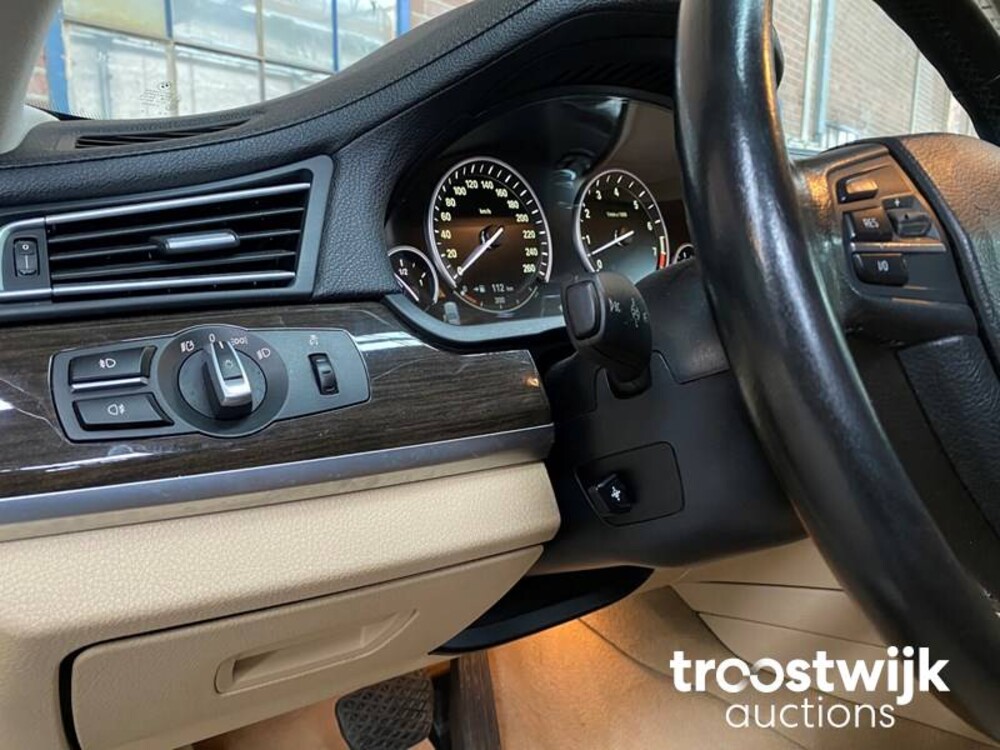 BMW 750 IL Active Hybrid 7er 465PS 2012