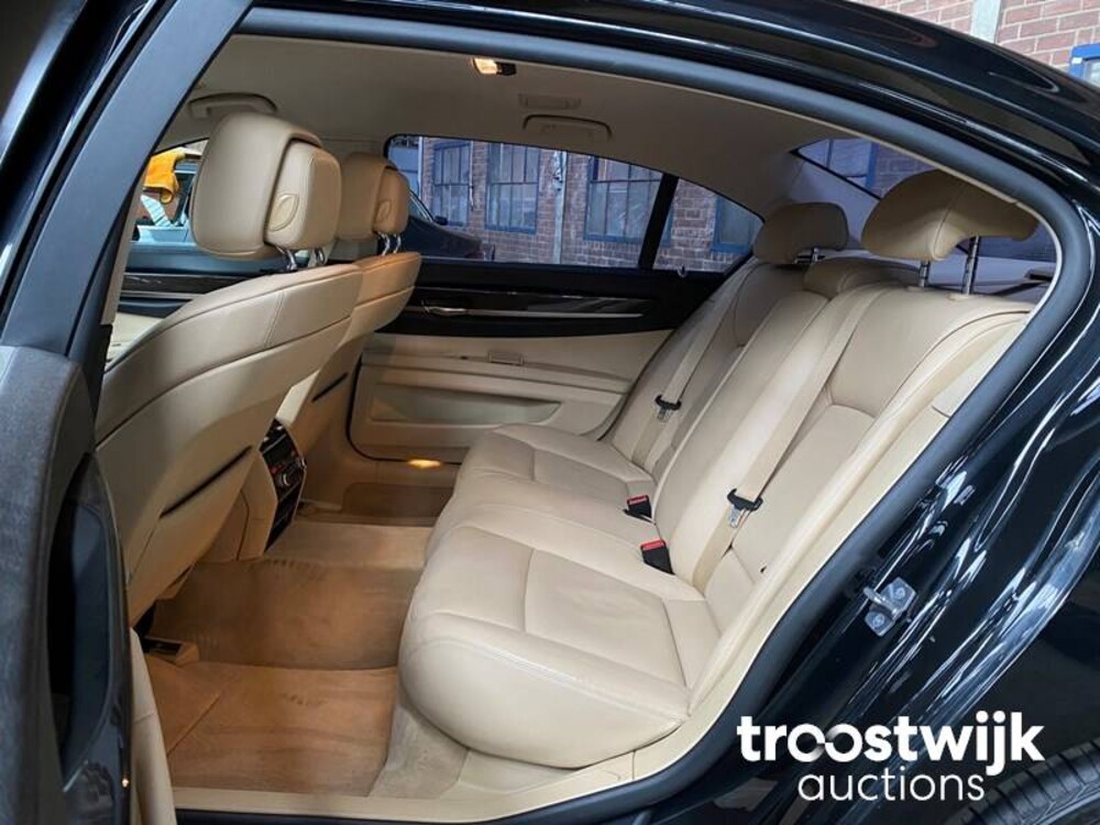 BMW 750 IL Active Hybrid 7er 465PS 2012