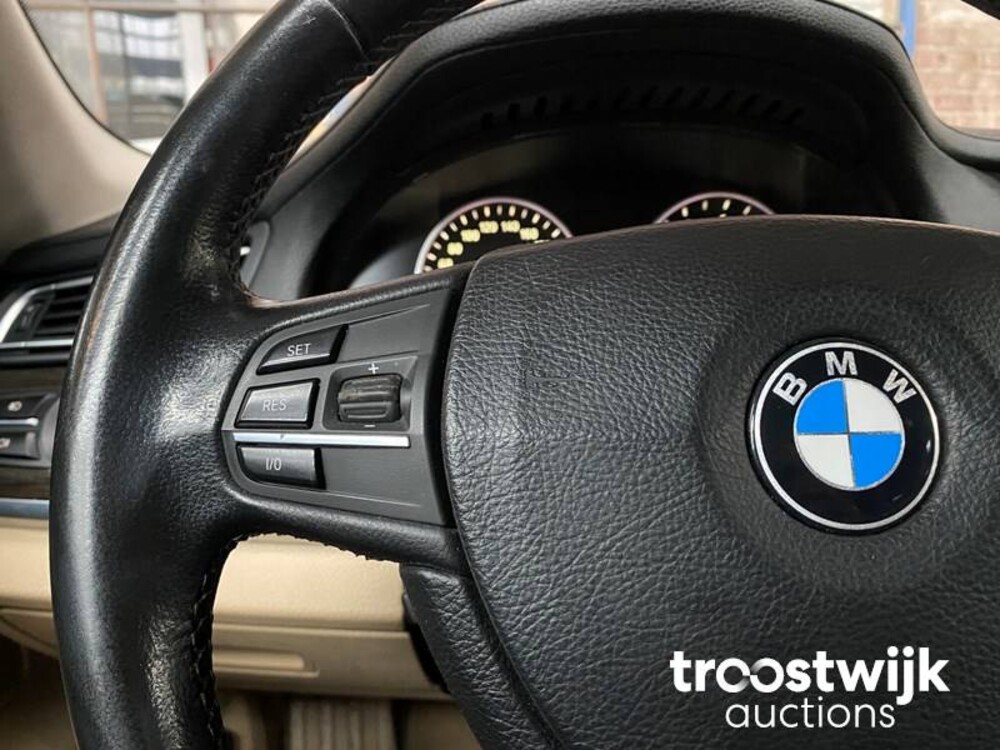 BMW 750 IL Active Hybrid 7er 465PS 2012