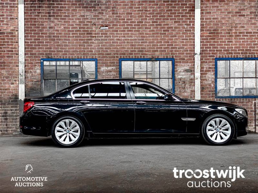 BMW 750 IL Active Hybrid 7er 465PS 2012