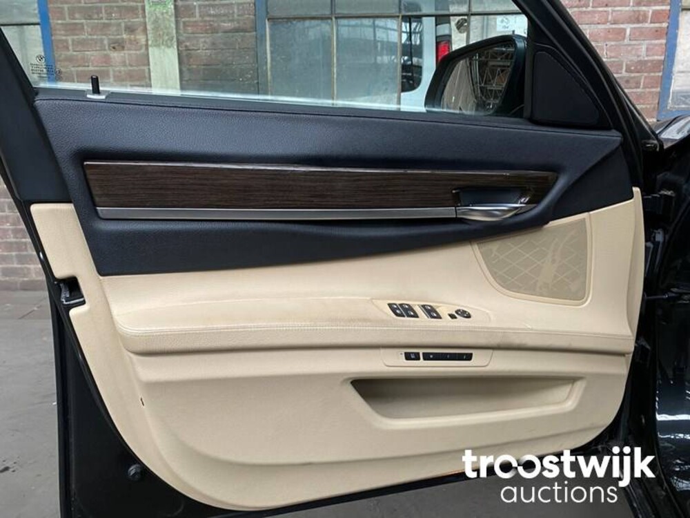 BMW 750 IL Active Hybrid 7er 465PS 2012