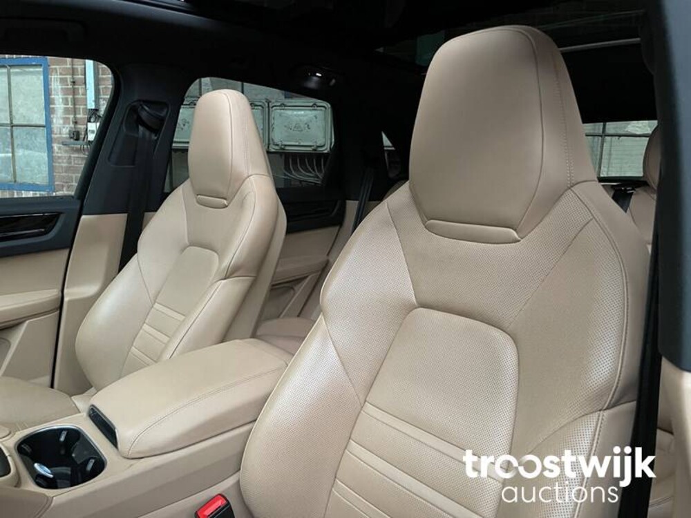 Porsche Cayenne 3.0 V6 340PS 2018 NEU-MODELL -Mehr über NL-, ST-296-D