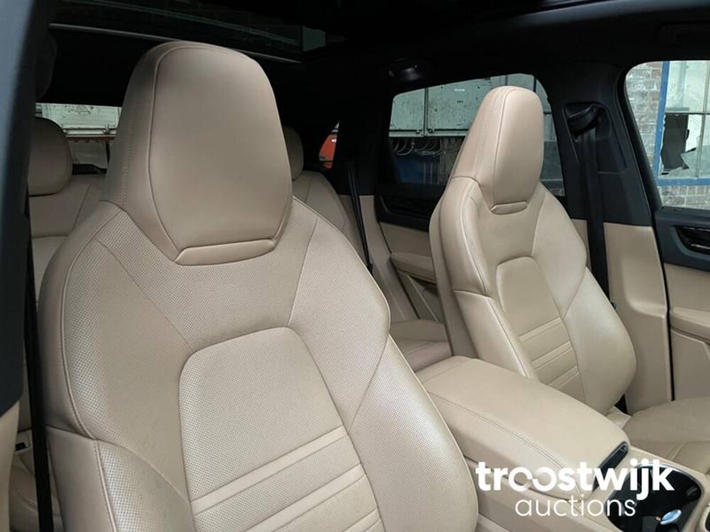 Porsche Cayenne 3.0 V6 340PS 2018 NEU-MODELL -Mehr über NL-, ST-296-D