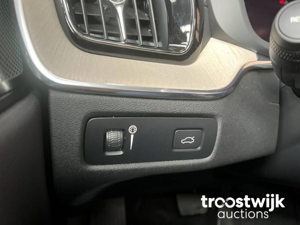 Volvo XC60 2.0 B4 Inscription 197PS 2022, R-656-JB -Herstellergarantie-