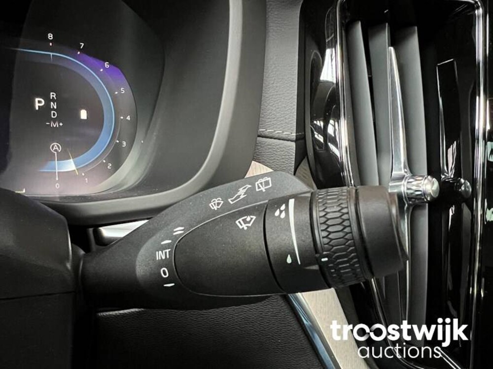 Volvo XC60 2.0 B4 Inscription 197PS 2022, R-656-JB -Herstellergarantie-