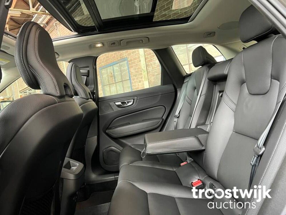 Volvo XC60 2.0 B4 Inscription 197PS 2022, R-656-JB -Herstellergarantie-