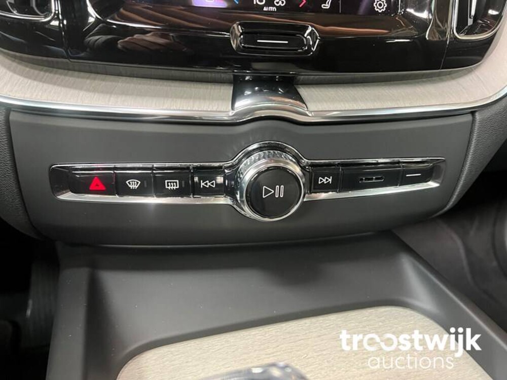 Volvo XC60 2.0 B4 Inscription 197PS 2022, R-656-JB -Herstellergarantie-