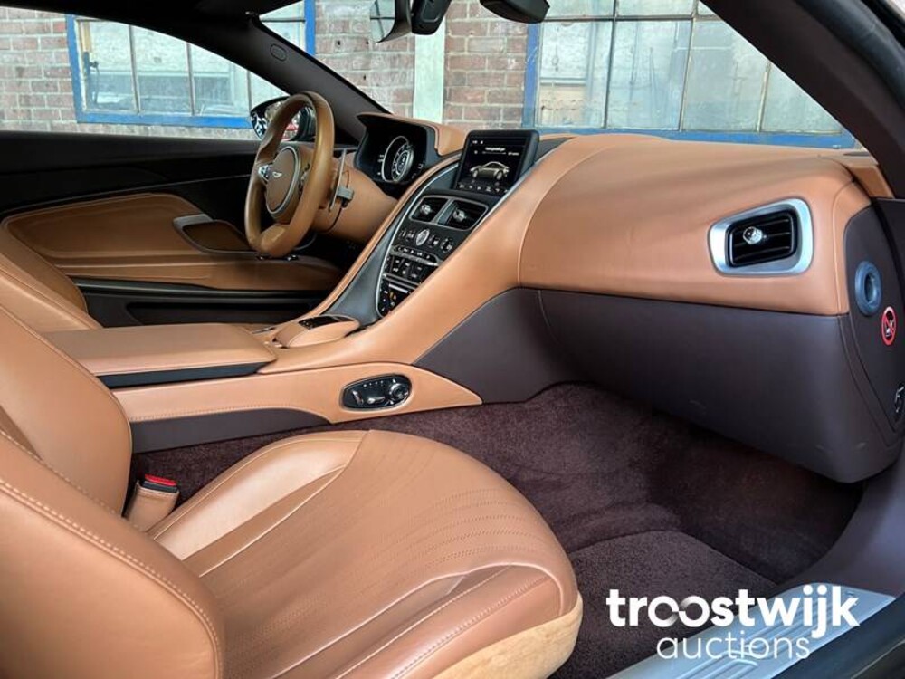 Aston Martin DB11 5.2 V12 Twin Turbo 609PS 2017