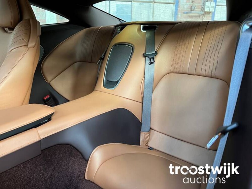 Aston Martin DB11 5.2 V12 Twin Turbo 609PS 2017