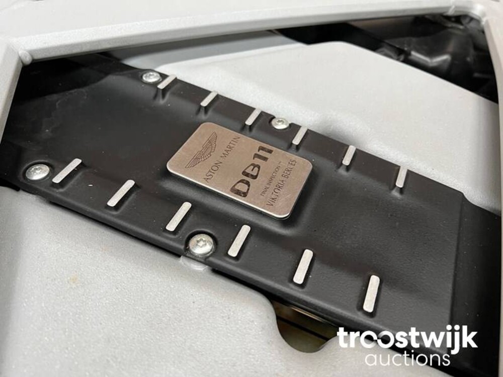 Aston Martin DB11 5.2 V12 Twin Turbo 609PS 2017