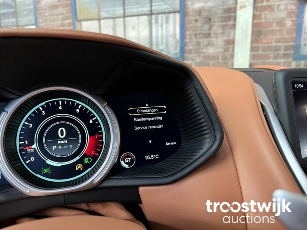 Aston Martin DB11 5.2 V12 Twin Turbo 609PS 2017