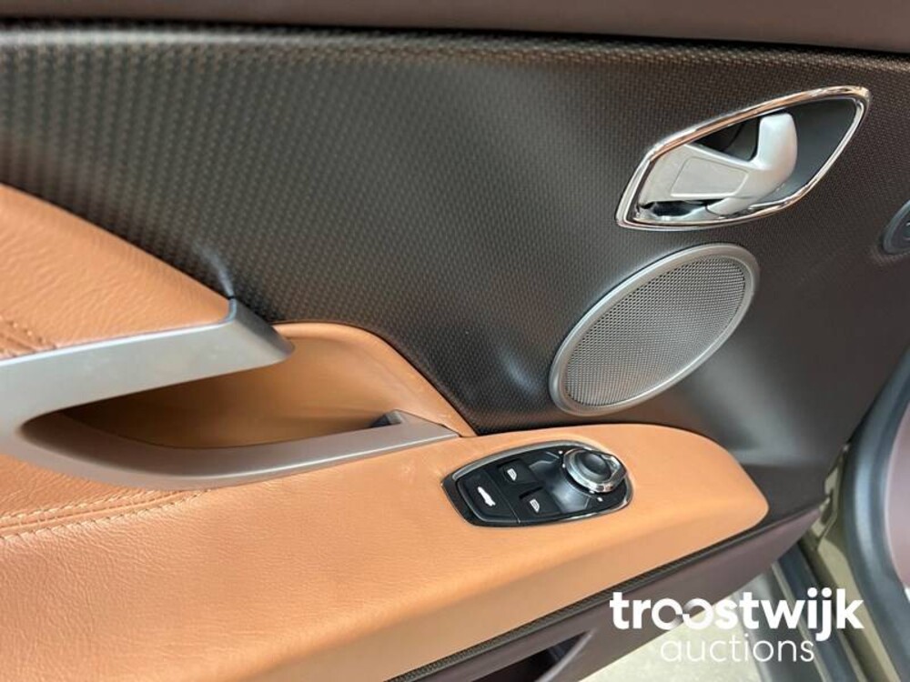 Aston Martin DB11 5.2 V12 Twin Turbo 609PS 2017