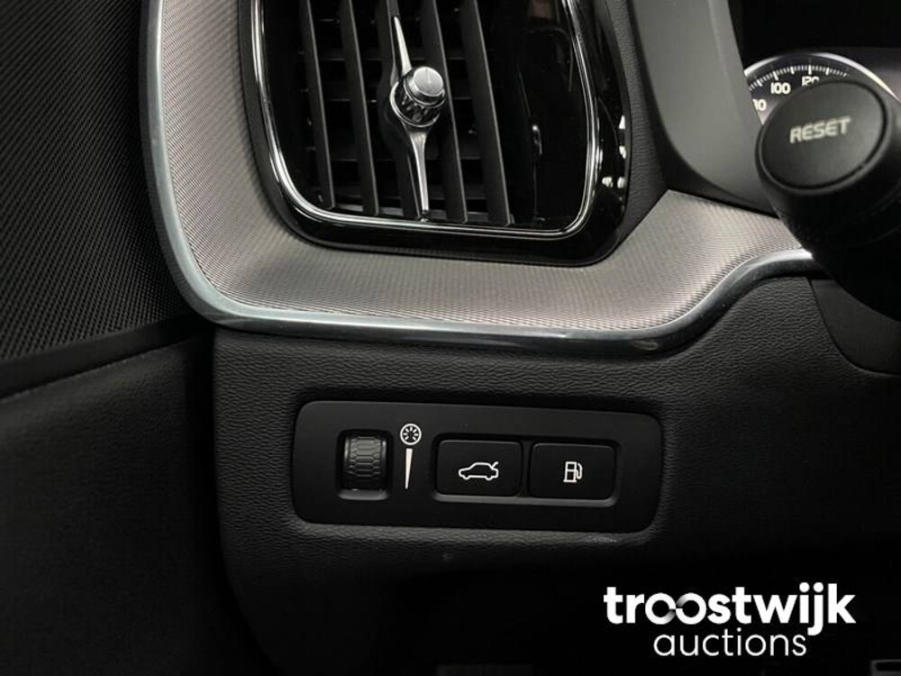 Volvo XC60 T8 R-Design Recharge 389hp 2021 -Manufacturer's warranty-