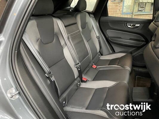 Volvo XC60 T8 R-Design Aufladen 389PS 2021 -Herstellergarantie-