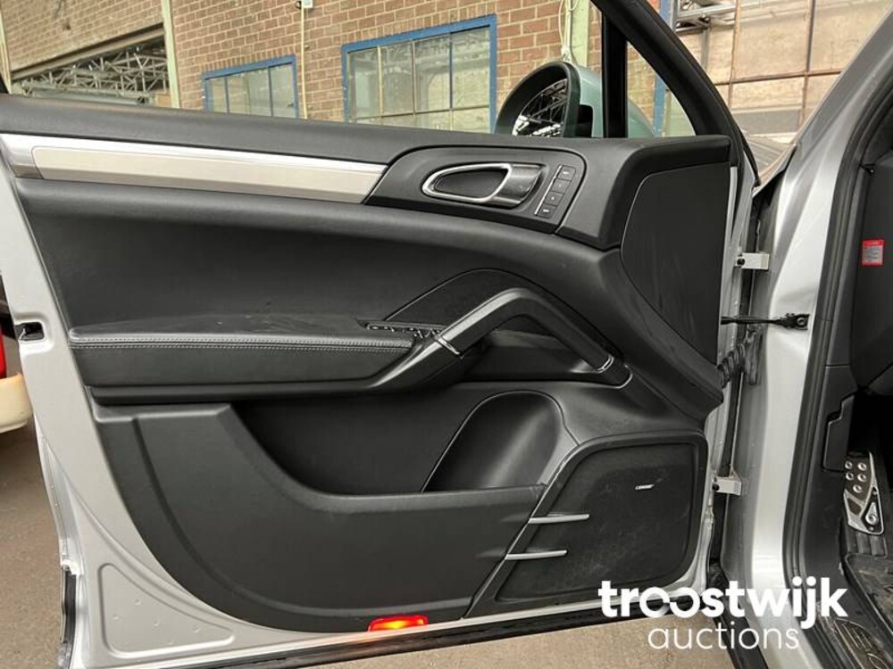Porsche Cayenne Turbo 4.8 V8 500PS 2010