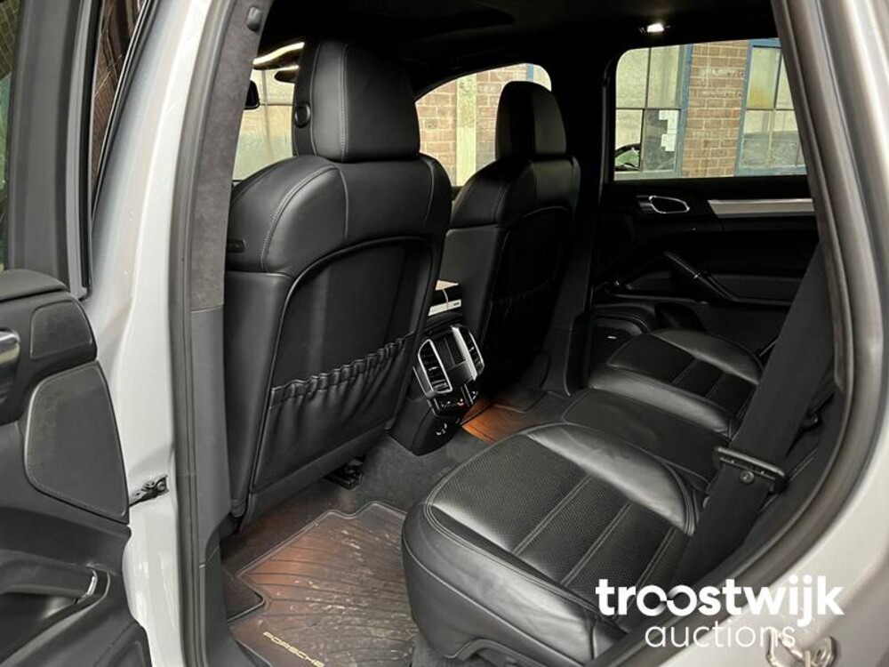 Porsche Cayenne Turbo 4.8 V8 500PS 2010