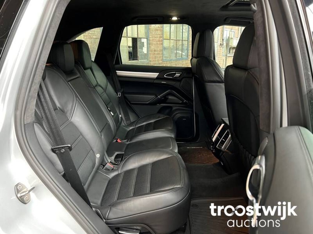 Porsche Cayenne Turbo 4.8 V8 500PS 2010