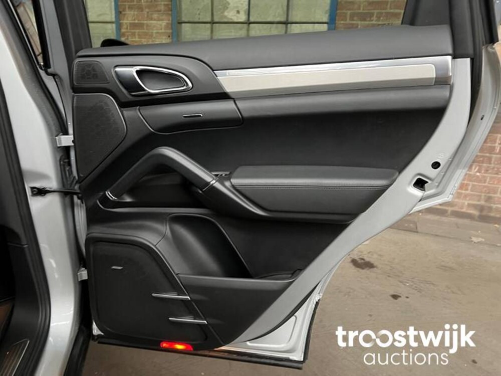 Porsche Cayenne Turbo 4.8 V8 500PS 2010