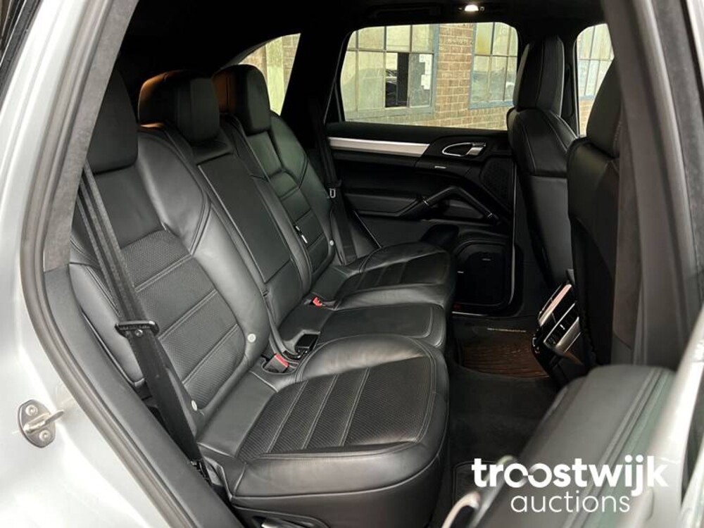 Porsche Cayenne Turbo 4.8 V8 500PS 2010