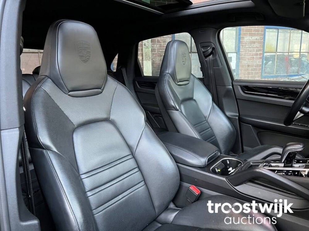 Porsche Cayenne E-Hybrid 3.0 V6 SportChrono 462hp 2018 -Orig. NL-, TH-899-N