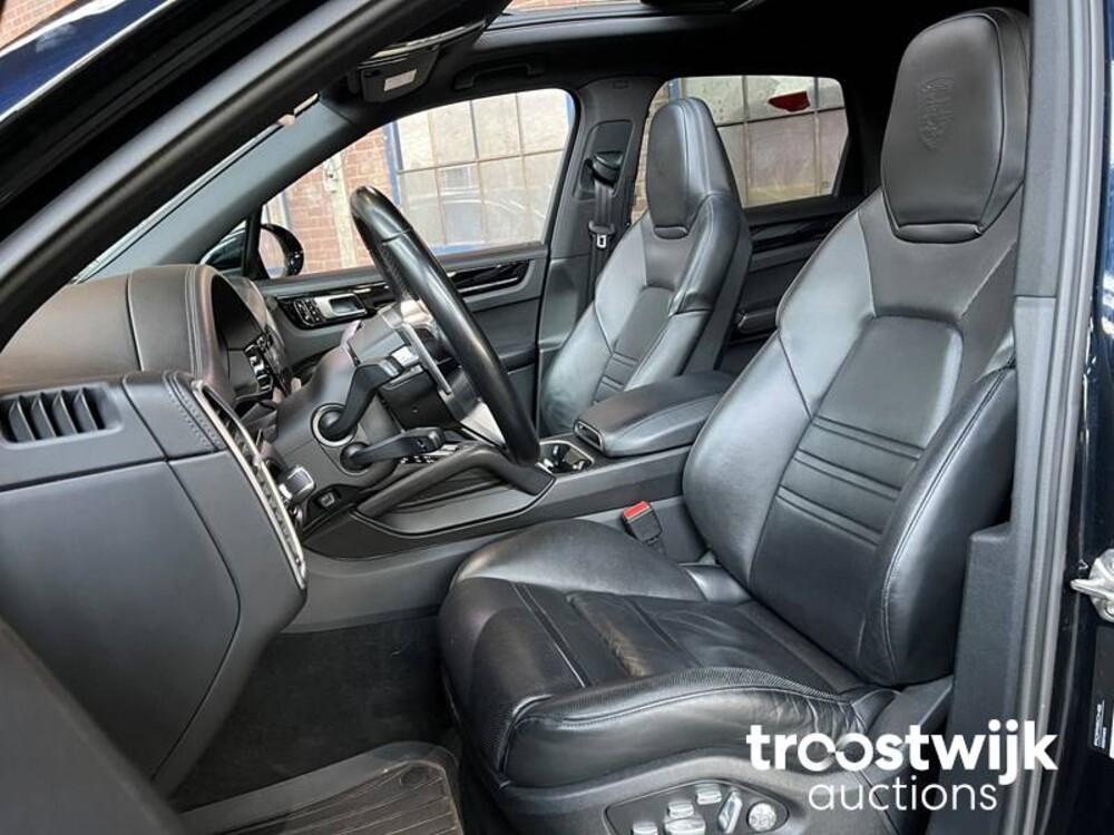 Porsche Cayenne E-Hybrid 3.0 V6 SportChrono 462hp 2018 -Orig. NL-, TH-899-N