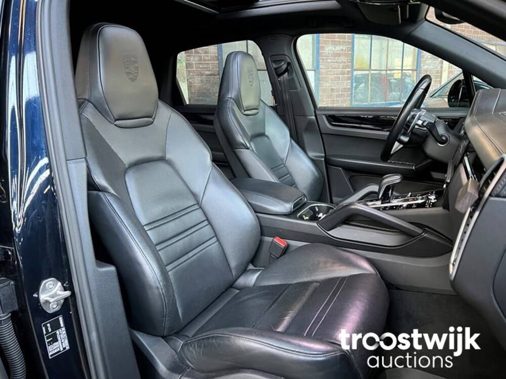 Porsche Cayenne E-Hybrid 3.0 V6 SportChrono 462hp 2018 -Orig. NL-, TH-899-N