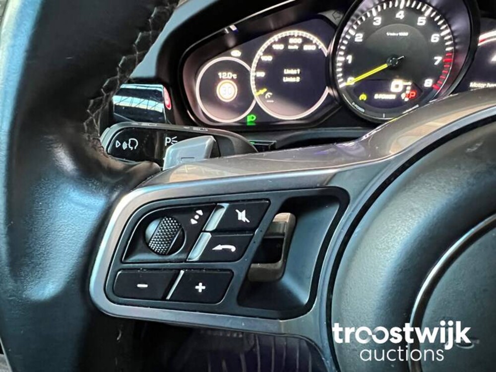 Porsche Cayenne E-Hybrid 3.0 V6 SportChrono 462hp 2018 -Orig. NL-, TH-899-N