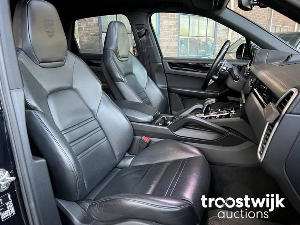 Porsche Cayenne E-Hybrid 3.0 V6 SportChrono 462hp 2018 -Orig. NL-, TH-899-N