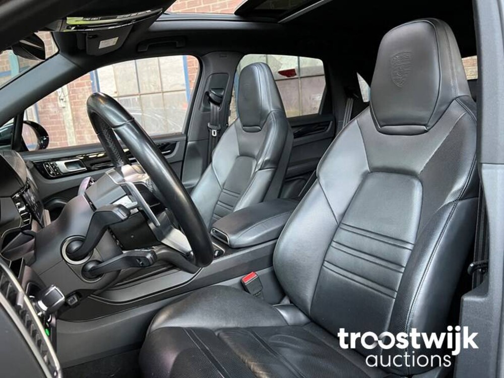 Porsche Cayenne E-Hybrid 3.0 V6 SportChrono 462hp 2018 -Orig. NL-, TH-899-N