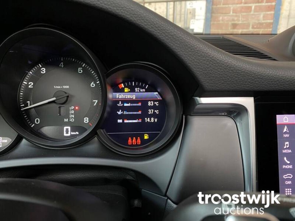 Porsche Macan 2.0  PDK 265hp MY2023 -Herstellergarantie-