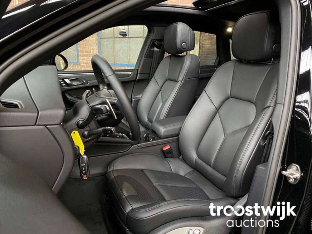 Porsche Macan 2.0  PDK 265hp MY2023 -Herstellergarantie-