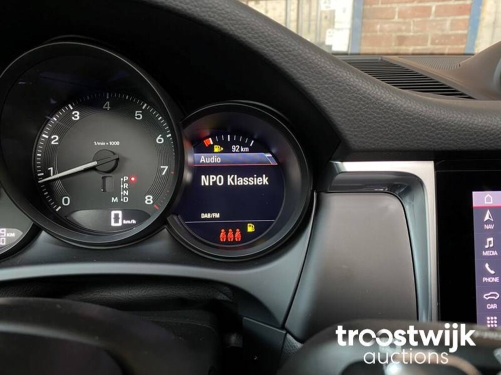 Porsche Macan 2.0  PDK 265hp MY2023 -Herstellergarantie-