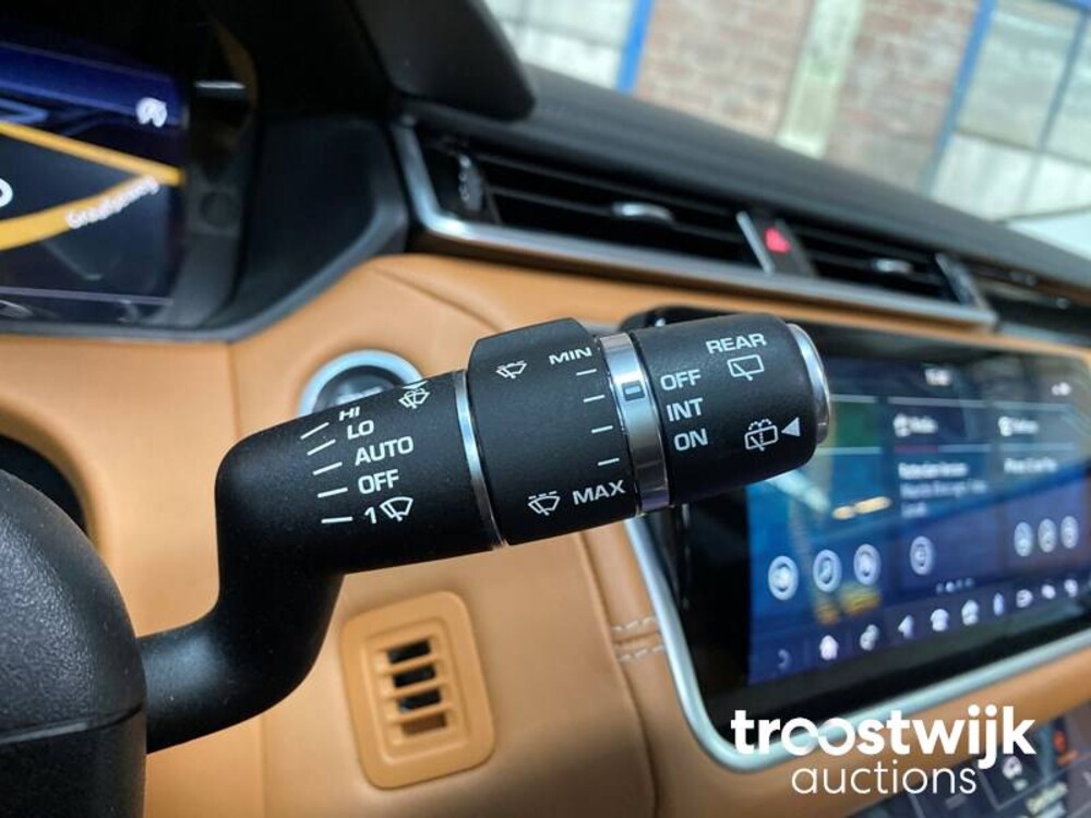 Land Rover Range Rover Velar P380 3.0 V6 Supercharged R-Dynamic HSE 380hp 2018