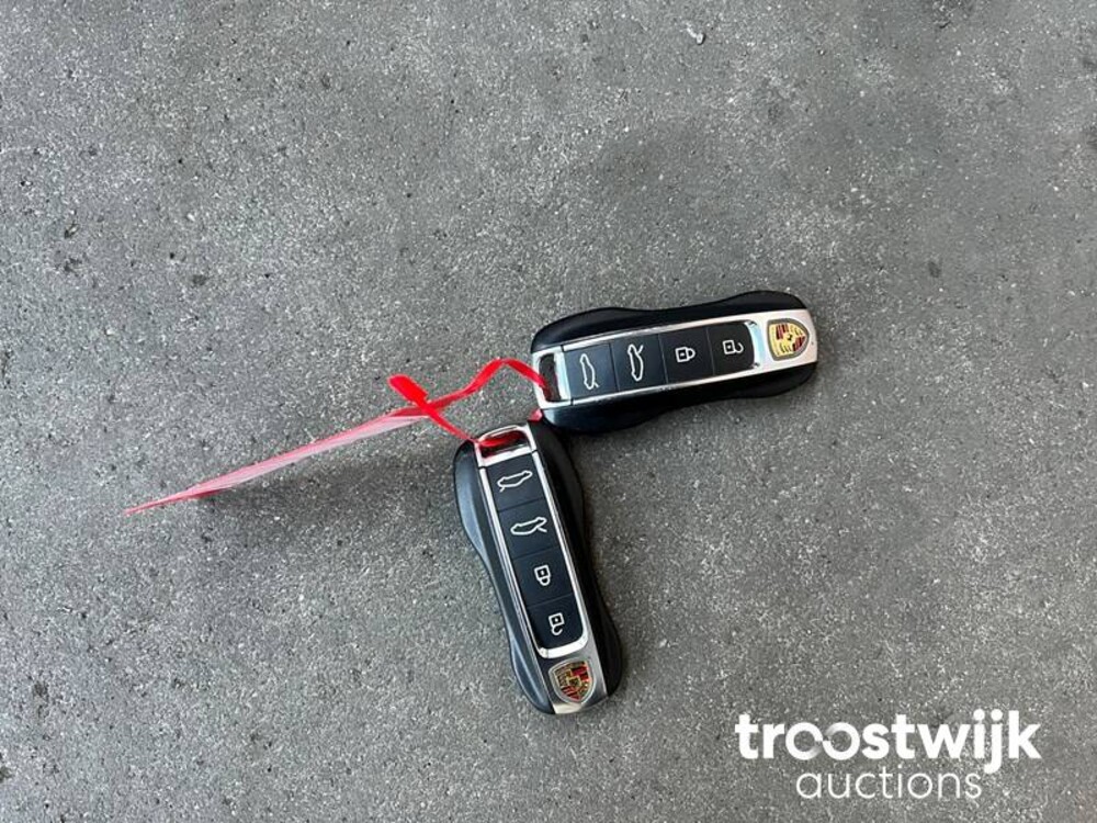 Porsche Taycan 4S Performance 84kWh 84kWh 489PS 2020 -Orig NL-, J-151-JF