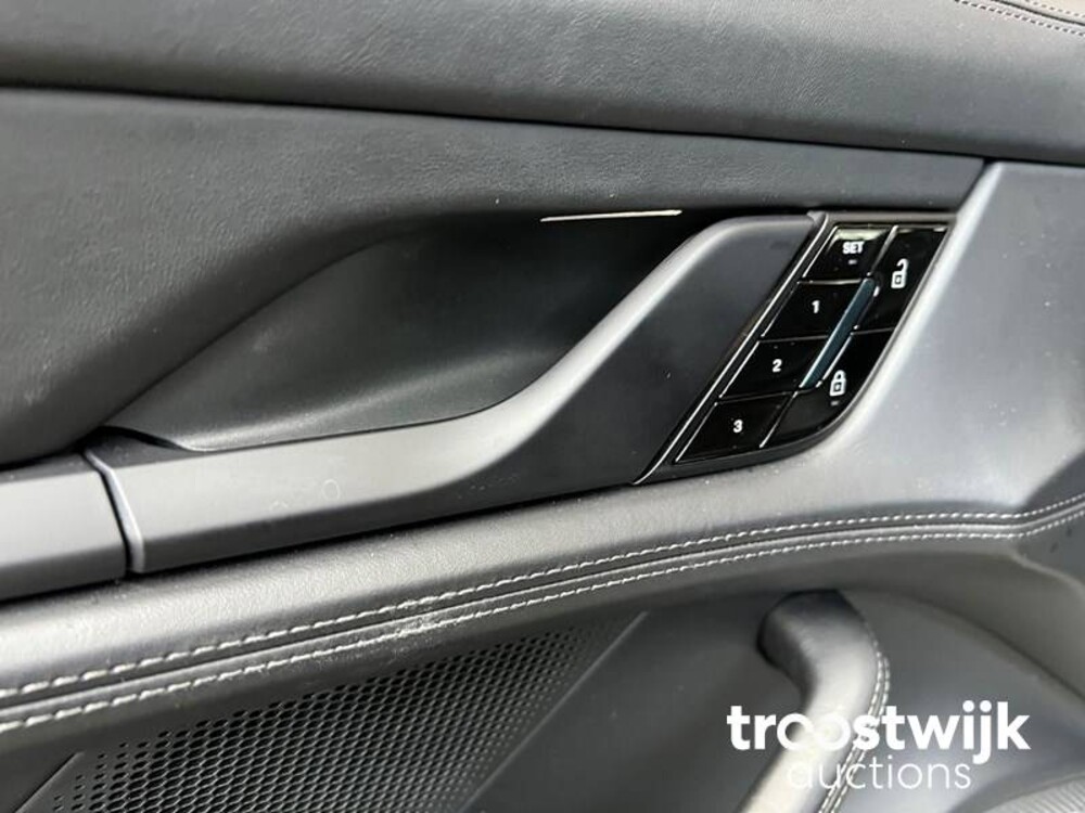 Porsche Taycan 4S Performance 84kWh 84kWh 489PS 2020 -Orig NL-, J-151-JF