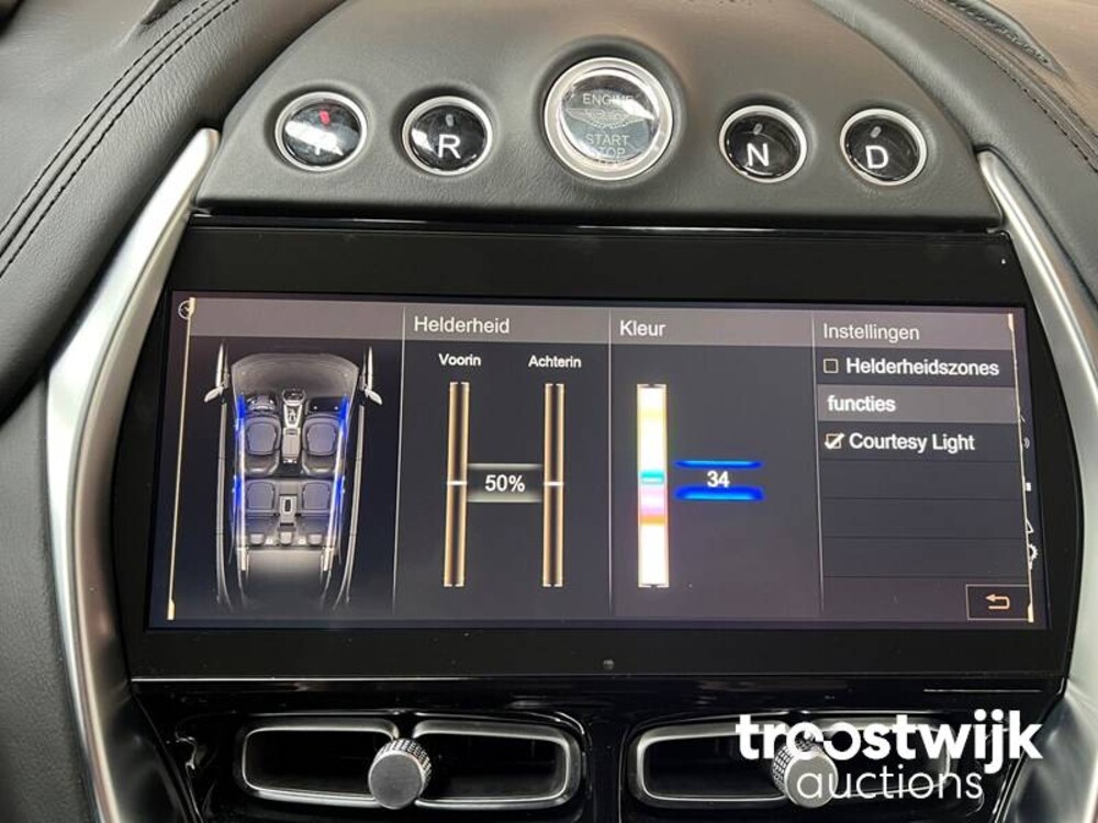 Aston Martin DBX 4.0 V8 551PS 2020, R-303-JK