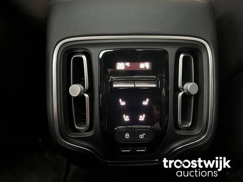 Aston Martin DBX 4.0 V8 551PS 2020, R-303-JK