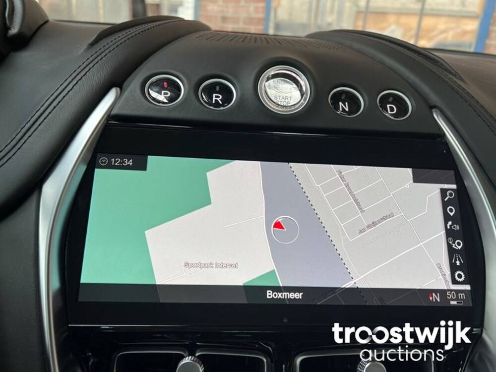 Aston Martin DBX 4.0 V8 551PS 2020, R-303-JK